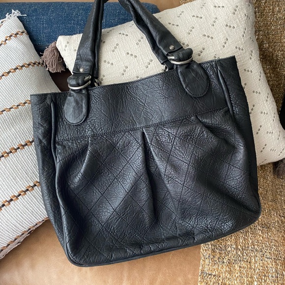 Chanel Le Marais Black Quilted Leather Tote Bag - Picture 2 of 9